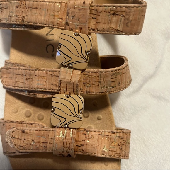 Vionic Amber Adjustable Straps Comfort Sandals Sz 8 Velcro Straps Tan Gold Beach - Picture 3 of 8